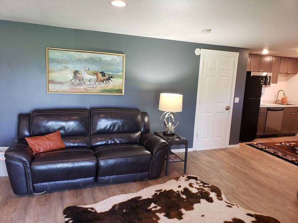 Ganze Wohnung, Guests Say: \"Meticulously Clean\" and \"Absolutely Beautiful!\" in Missoula, Lolo Nationalwald