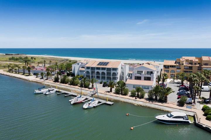 Hôtel pour 3 personnes, avec piscine et vue ainsi que vue sur le lac et terrasse