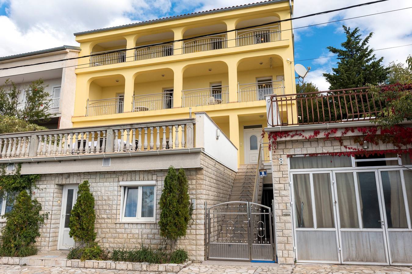 Ganze Wohnung, 2-Zimmer-Ferienwohnung mit Terrasse und Meerblick Dramalj, Crikvenica A-5592-c in Dramalj, Primorje-Gorski Kotar