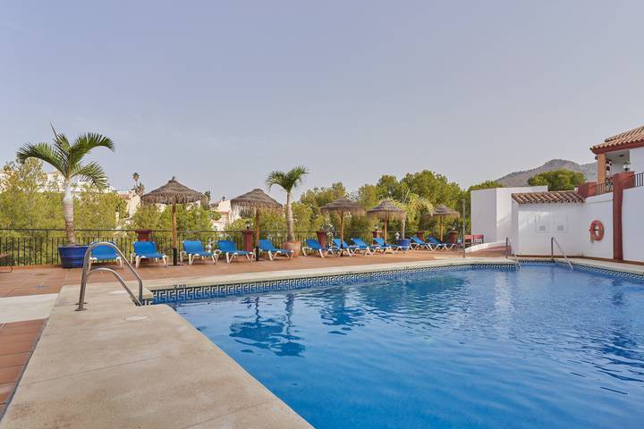 Appartement entier, Appartement de vacances "Nerja" avec vue sur la mer, piscine partagée et Wi-Fi in Playa de Burriana, Nerja