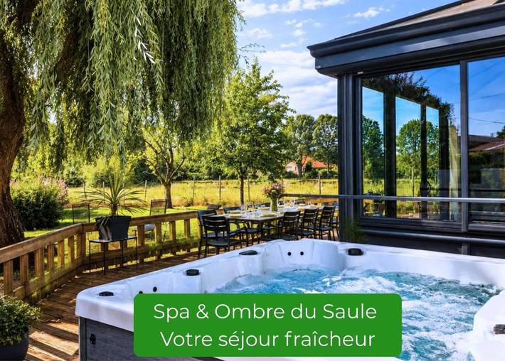 Location de vacances pour 14 personnes, avec Jacuzzi et Terrasse ainsi que Jardin et Vue sur le lac à Nueil-les-Aubiers