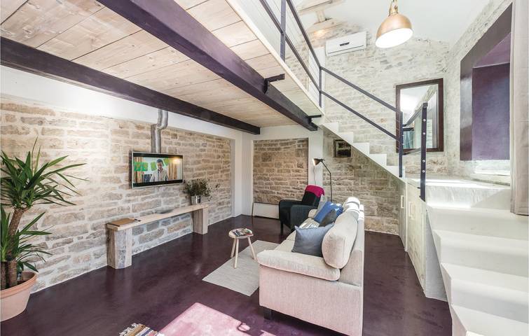 Gemütlich, 2 km von der Küste entfernt – 150 m² große Wohnung mit WLAN, Terrasse und Parkplatz in Pridraga, Donji Karin