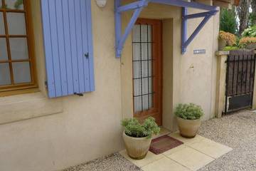 Gîte pour 2 personnes, avec terrasse ainsi que piscine et jardin, animaux acceptés à Rognonas