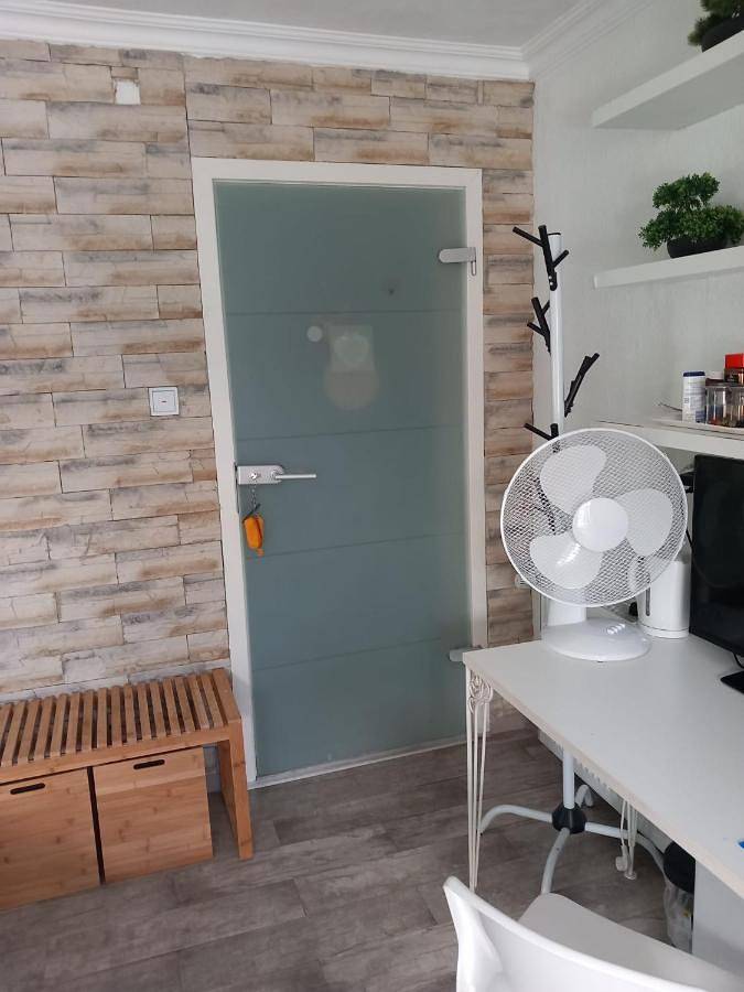 Ganze Ferienwohnung, Cozy room with a beautiful garden view in Baunatal, Hessisches Bergland