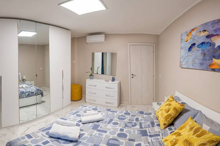 Appartement entier, Elegant tourist accommodation facing metro C in Borghesiana, Rome