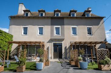 Gîte pour 12 personnes, avec jardin et terrasse à Baraqueville