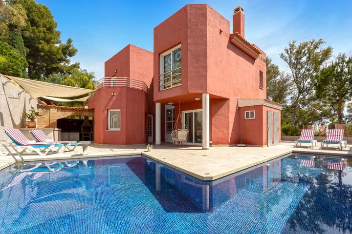 Casa de vacaciones para 10 personas, con Jacuzzi y Terraza además de Jardín y Piscina en Torremolinos