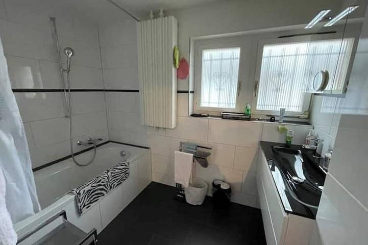 Ganze Wohnung, Haus mit wunderschöner Seesicht, Garten und Pool in Brienz, Verwaltungskreis Interlaken-Oberhasli