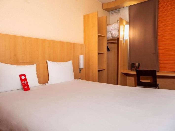 Hôtel pour 2 personnes, avec Terrasse et Piscine à Suresnes