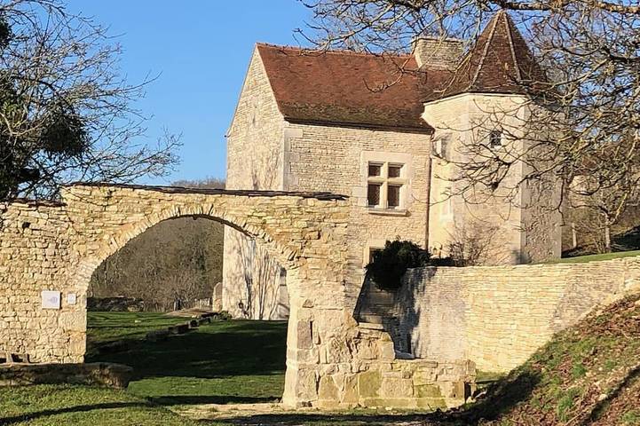 Château pour 8 personnes, avec Jardin dans Yonne