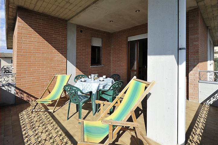 Gîte pour 4 personnes, avec jardin ainsi que terrasse et piscine à Tuoro sul Trasimeno - 2