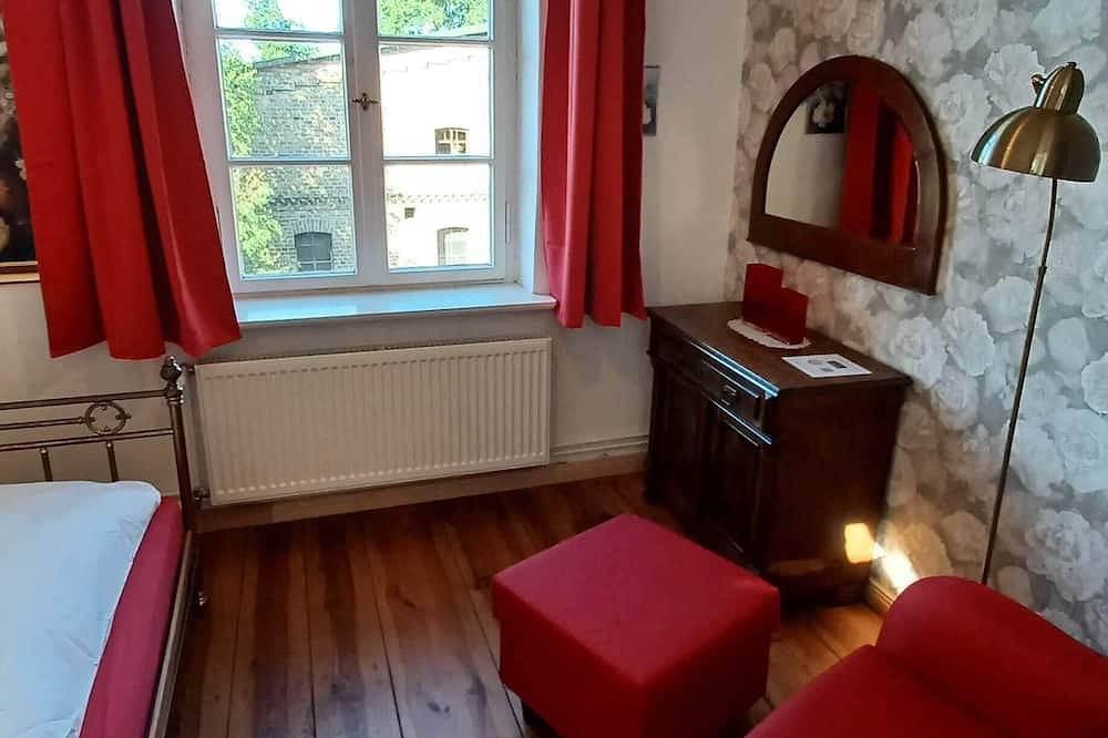 Ganze Wohnung, \"Parkwohnung\" im denkmalgeschützten Kunstgut Krahne (max. 5 Personen) in Kloster Lehnin, Mittelmark