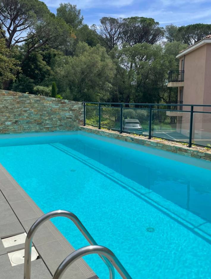 Appartement de vacances pour 4 personnes, avec piscine et terrasse