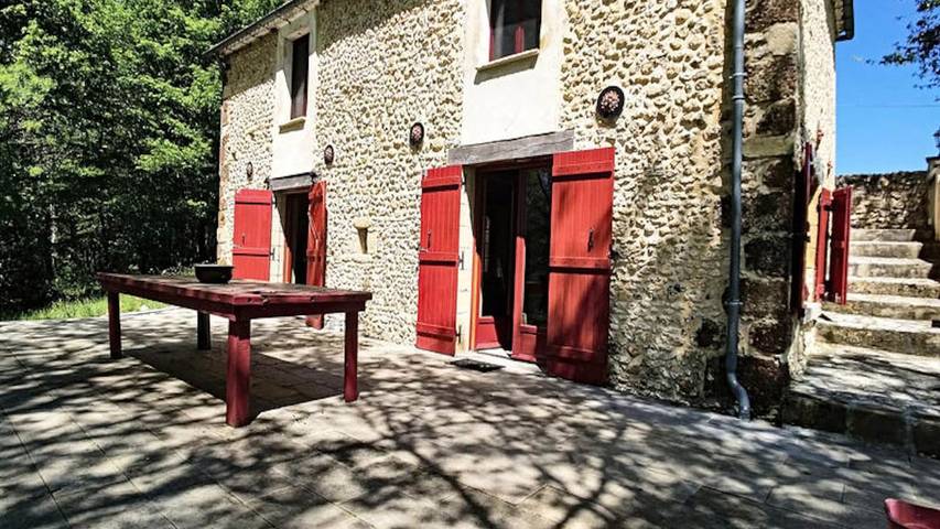 Appartement de vacances pour 7 personnes, avec jardin et piscine, animaux acceptés