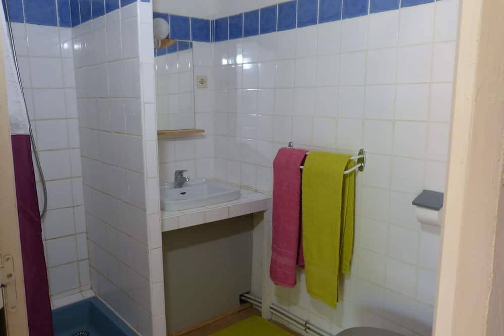 Iris On a hillside gite sleeps 4 Mas Eden Unobstructed view in Thoiras, Cévennes