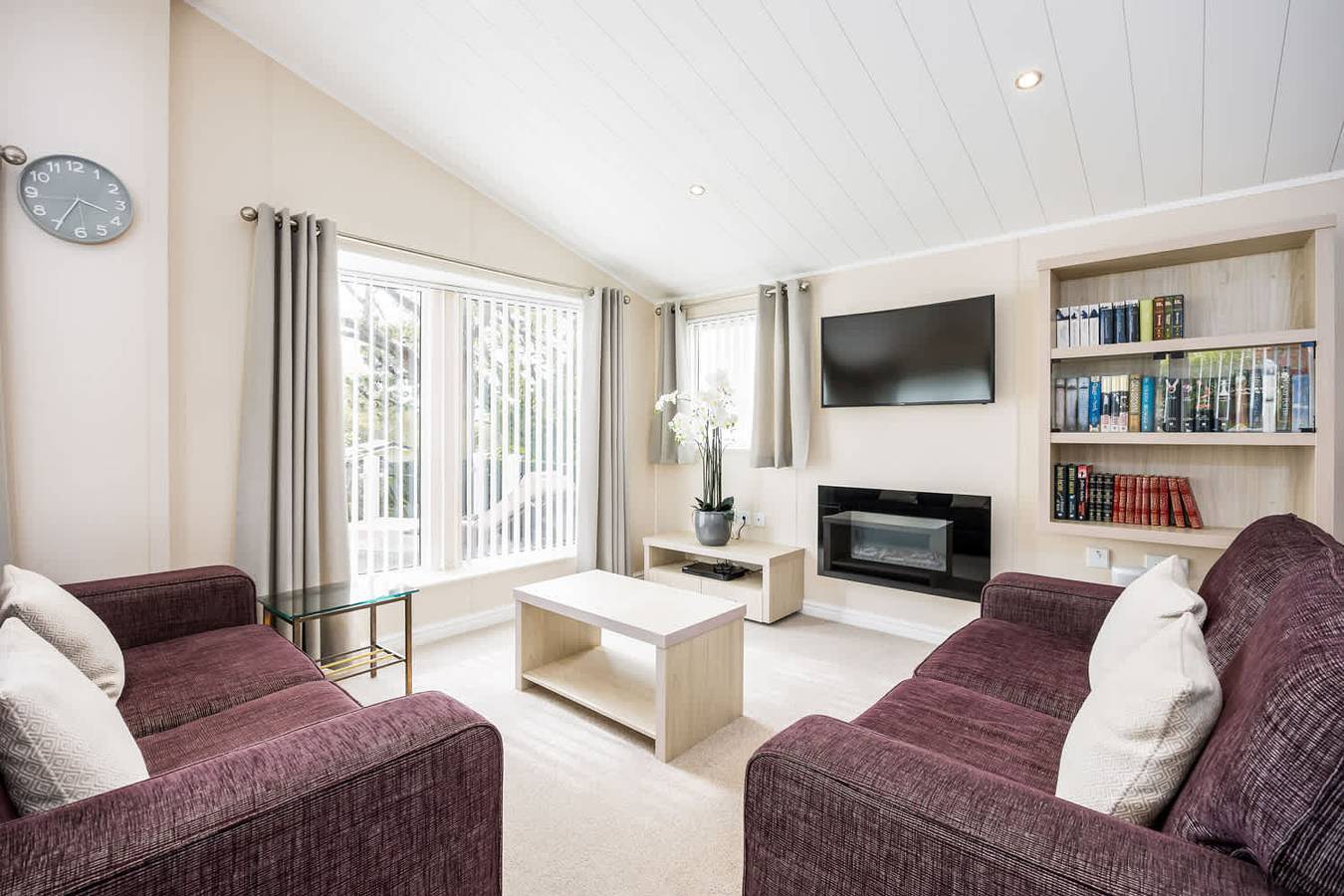 Acorns - Spacious 3-bedroom Lodge in Rockley Park in Poole, Poole Harbour