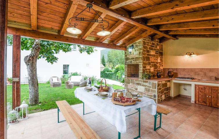 Accogliente appartamento con giardino e parcheggio, vicino al Tevere in Umbertide, Valtiberina