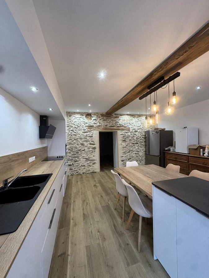 Location de vacances pour 13 personnes, avec terrasse et jardin, animaux acceptés à Le May-sur-Èvre - 3