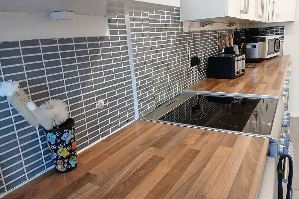 5 bedroom family home close to Gosport ferry to Portsmouth and the New Forrest in Gosport, Hampshire