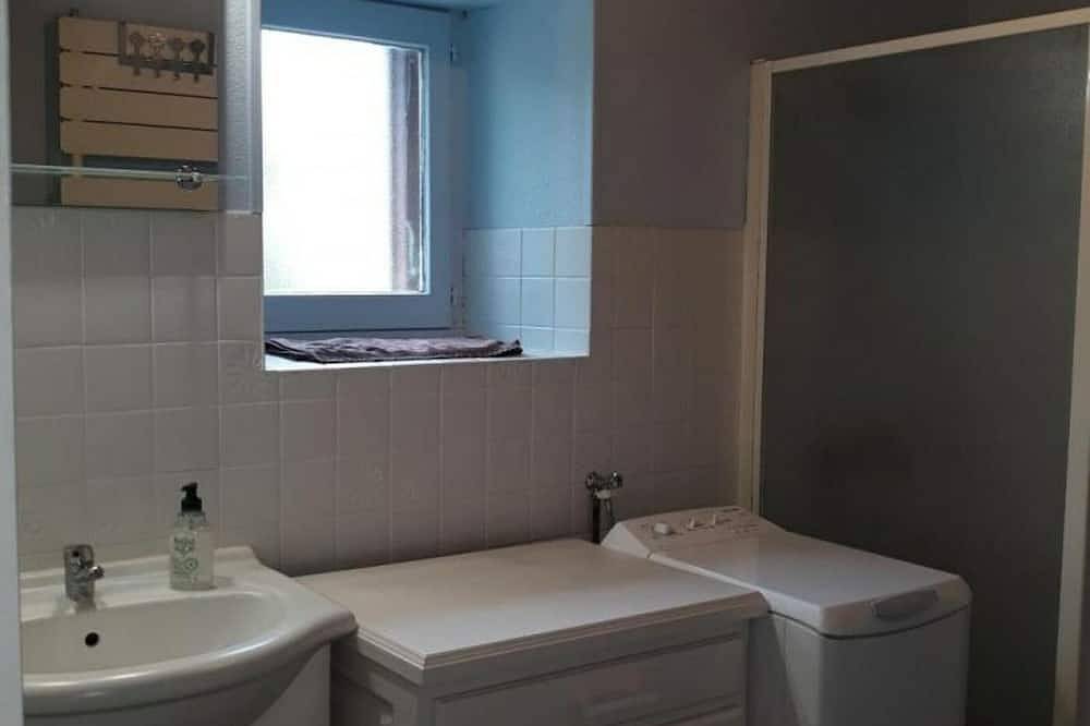 Gîte charmant avec jardin au calme, animaux admis in Saint-Victor-sur-Rhins, Région de Roanne