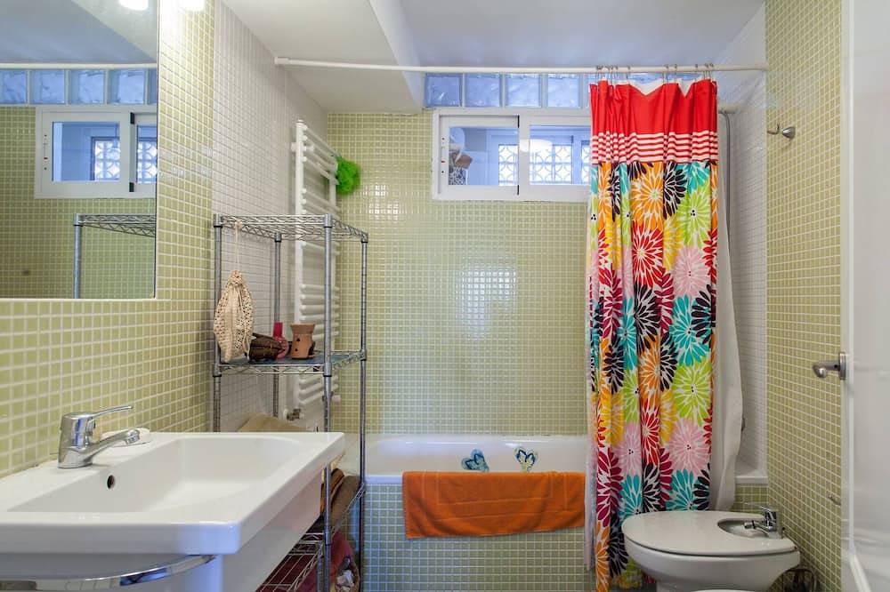 Entire apartment, Quiet area in Cabo de Las Huertas, 5 min from the beach. in El Cabo de las Huertas, San Juan Playa