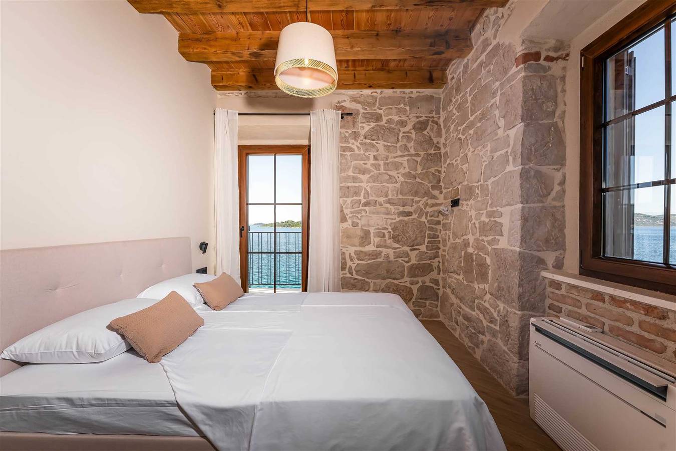 Villa Draga direkt am Meer mit beheiztem Infinity-Pool in Zadar (Kommun), Iz