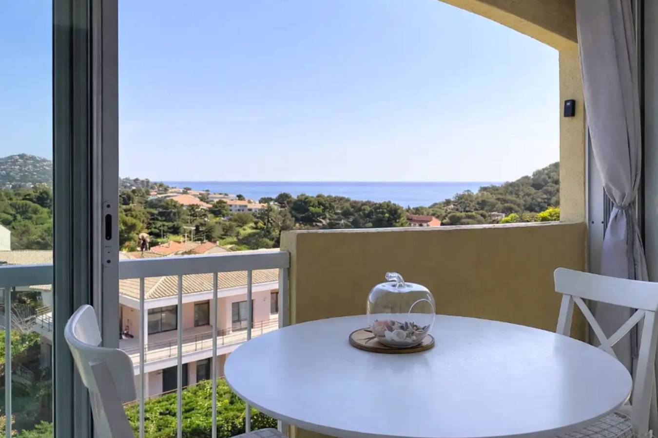 Ganze Wohnung, Ferienwohnung für 4 Personen mit Balkon in Le Dramont, Saint-Raphaël