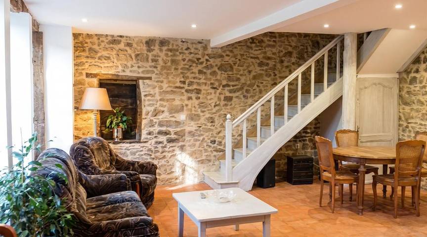 Location de vacances pour 4 personnes, avec Terrasse ainsi que Jardin et Piscine à La Porcherie - 2