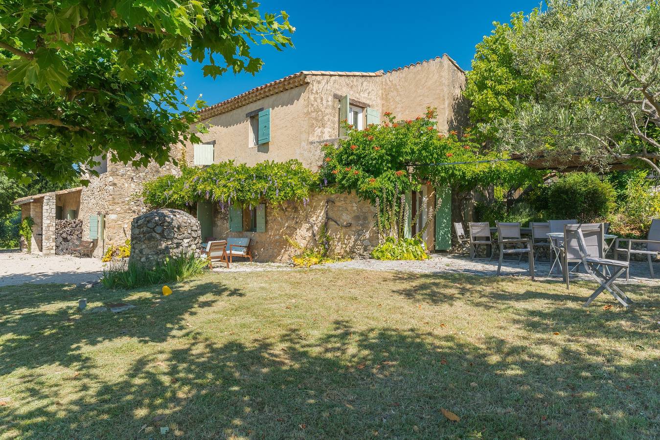 Casa de vacaciones «Mas Les Espinettes» con vistas a la montaña, piscina privada y Wi-Fi in Cabrières-d'Aigues, Parque natural regional del Luberon