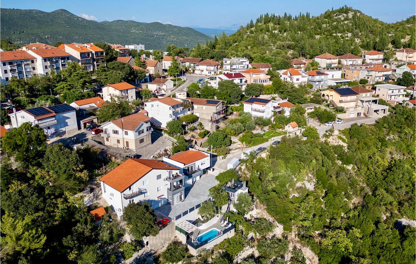 Gemütliche 200 m² große Ferienwohnung mit Pool und Terrasse in Vrgorac, 300 m vom Stadtzentrum entfernt in Vrgorac, Makarska Riviera