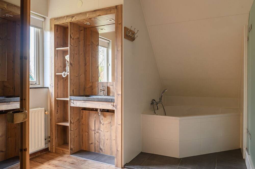 Luxury bungalow for 4 people in Diessen, Nordbrabant