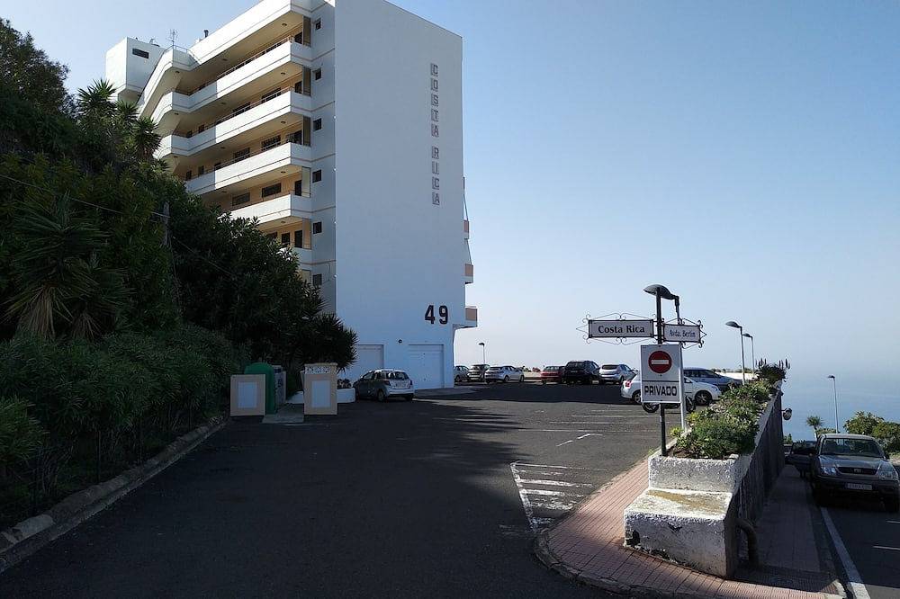 Apartamento entero, Vistas Teide Costa Terraza Mar Aparcamiento Netflix in La Matanza de Acentejo, Tenerife Norte