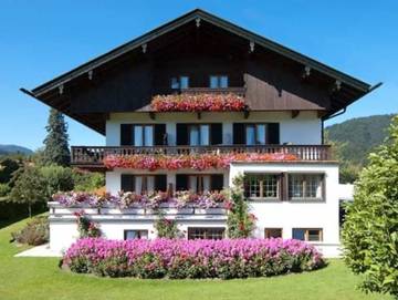 Ferienwohnung für 2 Personen, mit Ausblick und Balkon sowie Seeblick und Garten in Bad Wiessee