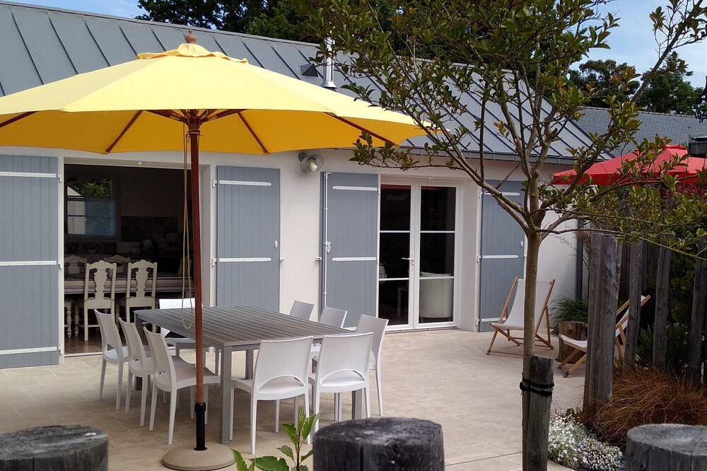 Neues Haus auf einer Ebene mit geschlossenem Innenhof in Lancieux, Dinan und Umgebung