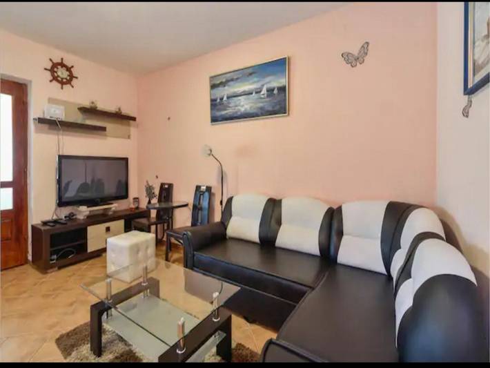 Villa pour 12 personnes, avec balcon ainsi que jardin et piscine, animaux acceptés à Supetar - 2