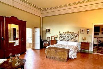 Villa for 5 Guests in Siena, Siena Province, Picture 1