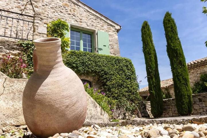 Location de vacances pour 4 personnes, avec Jardin et Piscine à Aleyrac
