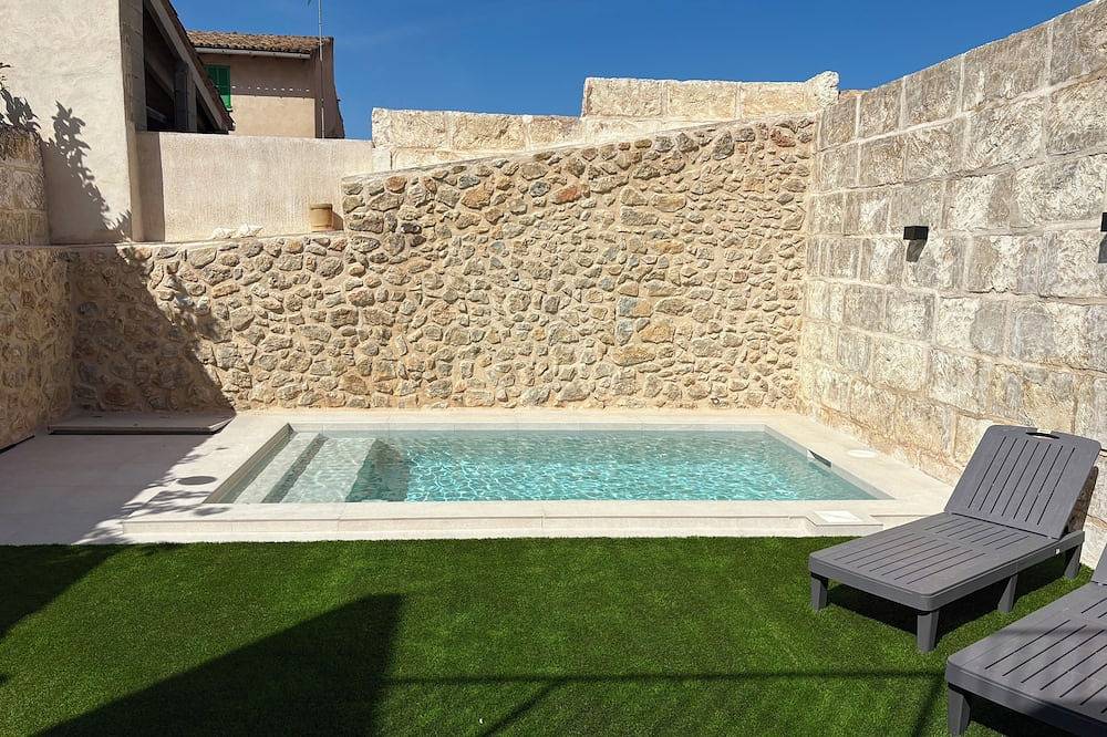 House with Private Pool, Comfortable and Family Friendly in Maria de la Salut, Majorca Center