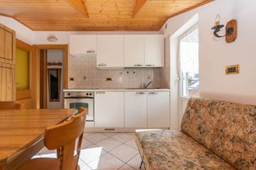 Gîte pour 3 personnes, avec balcon à Moena
