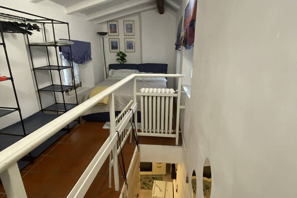 Detached apartment with small terrace in the center 2 minutes from the lake in Intra (Verbania), Comune di Verbania