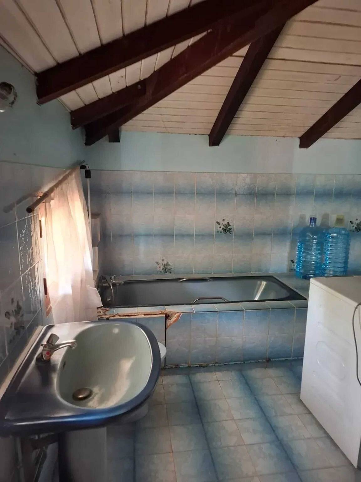 Entire apartment, Spacious apartment in Saint-Claude, 100 m², parking included in La Soufrière, Saint-Claude