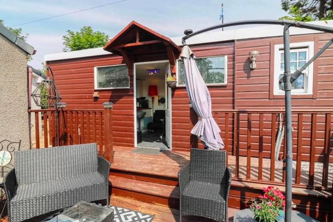 Cabin for 2 - Hot Tub, Infrared Sauna, Parking in Fife region