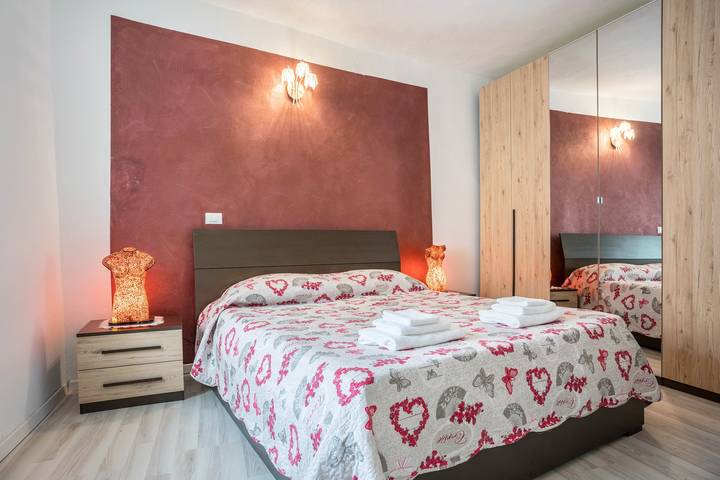 Apartamento inteiro, Apartamento 'La Vecia Casa Apartament' com vista para a montanha e terraço partilhado in Denno, Grupo Brenta