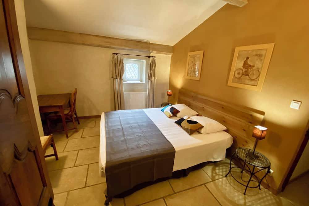 Appartement entier, Gîte 4* pour 6p, 3ch, 100m2, Piscine Interieure Chauffee, Patio in Vallon-Pont-d'Arc, Ardèche