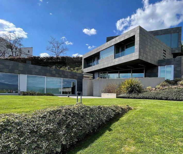Location de vacances pour 10 personnes, avec Balcon et Terrasse ainsi que Jardin et Piscine à Sarria (Lugo)