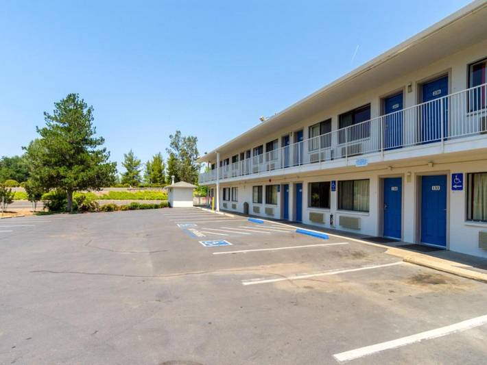 Ganze Wohnung, 1 Doppelbett | Barrierefreie Dusche/Mikrowelle in Redding, Shasta County