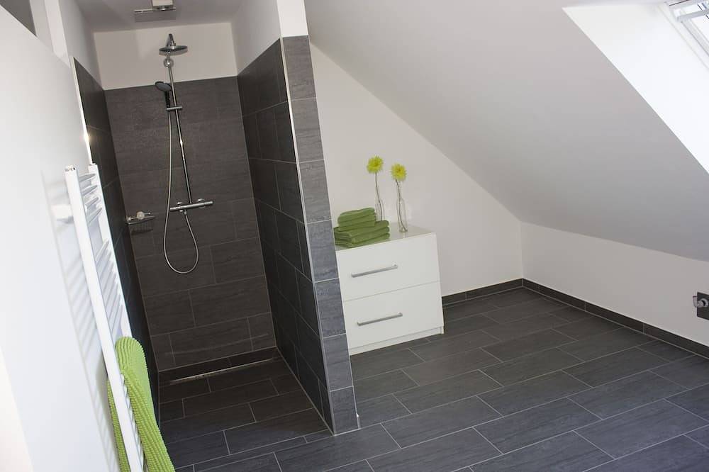 Ganze Wohnung, Moderne Ferienwohnung mit Blick auf Pferdeweiden und Innenhof in Geldern, Niederrhein