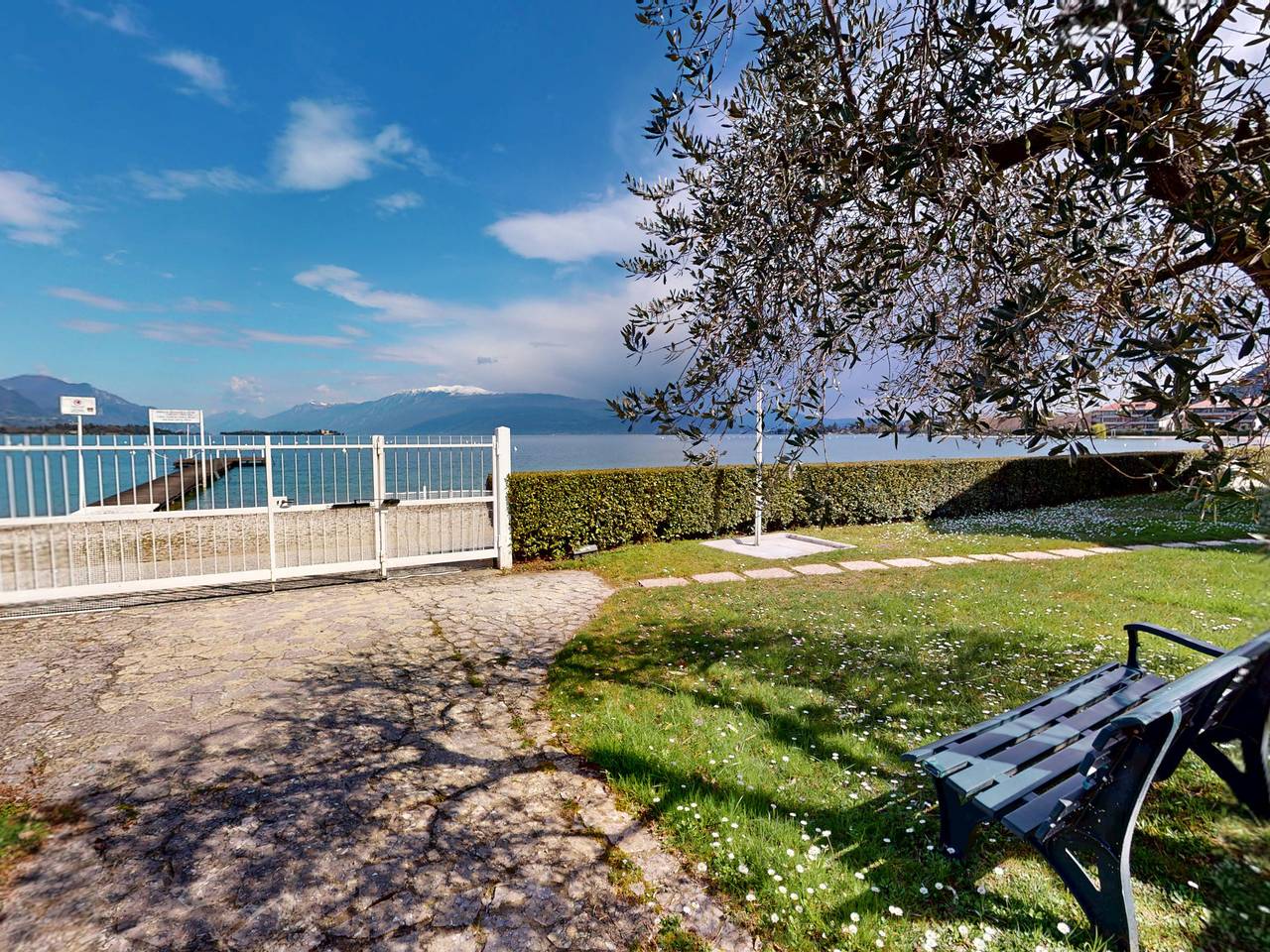 Apartamento entero, Appartamento Maria Elena by Bookinggardalake in Manerba del Garda, Montañas Garda