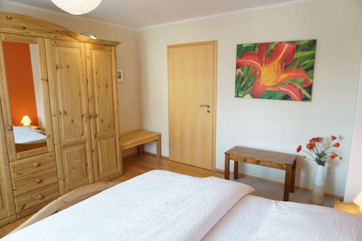 Entire apartment, Quiet, close to the center, 5 min. to train, 3 bedrooms, family friendly, garden in Plauen (Dresden), Dresden