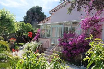 Location de vacances pour 4 personnes, avec jardin dans Carnolès